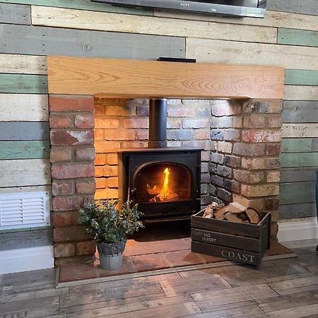 Den Of Joy Humberston Fitties Sleeps 6,Hot Tub,Log Burner Cleethorpes Exterior foto